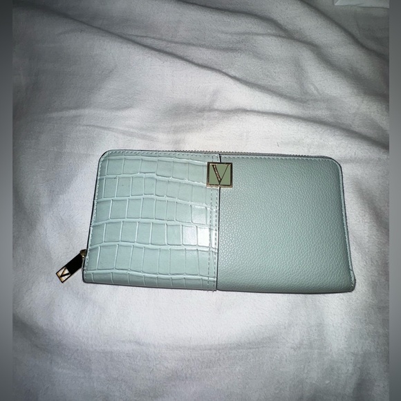 Victoria's Secret Light Green Wallet - Picture 1 of 2